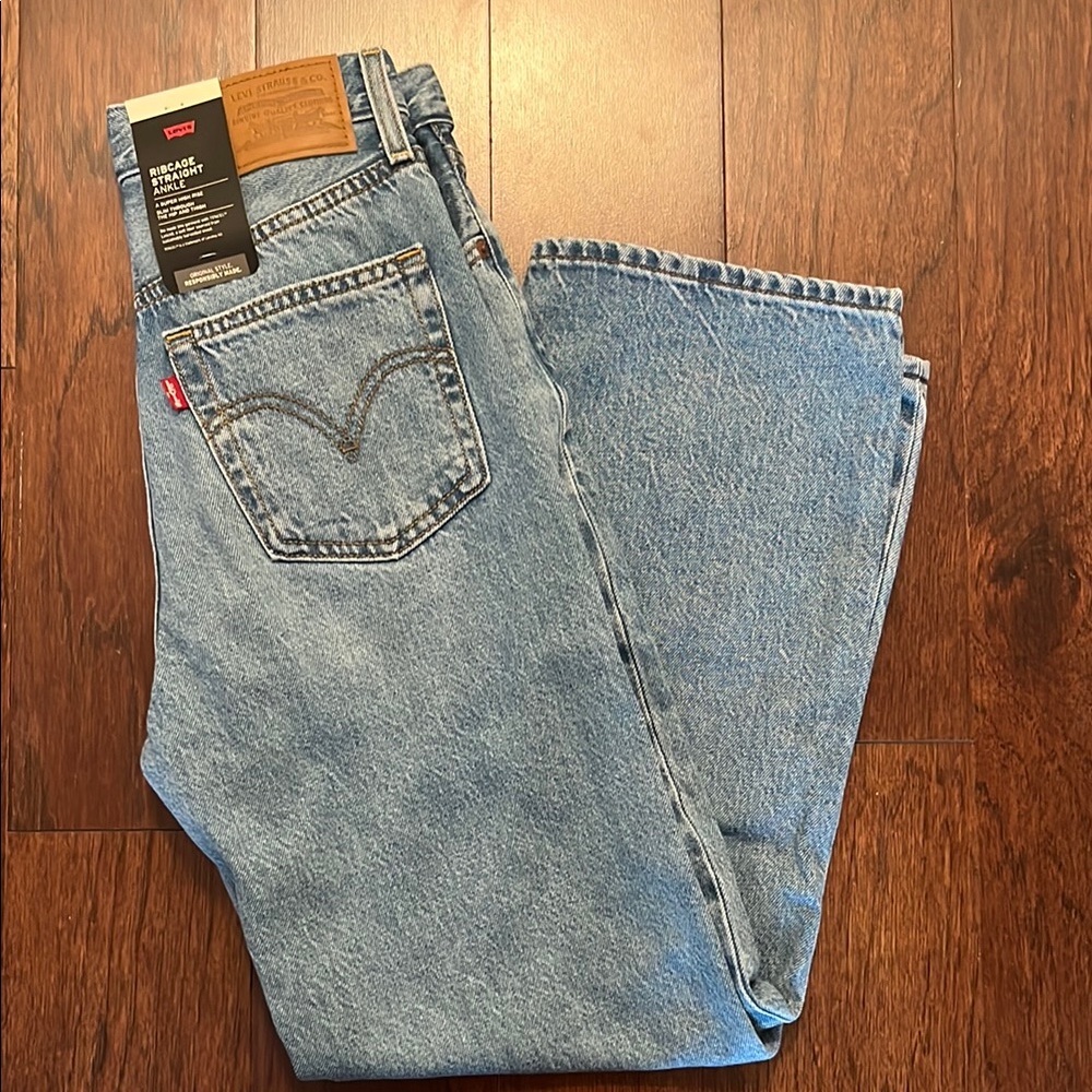 NWT Levi's Ribcage Straight Ankle